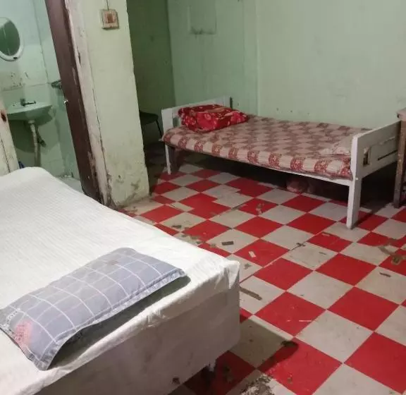 ホテル Meenakshi Lodge
