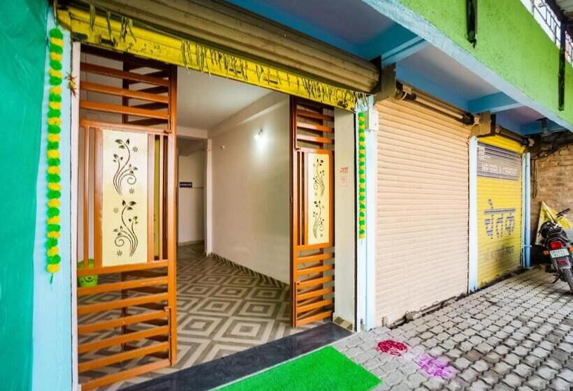 ホテル Oyo Anand Lodging & Restaurant