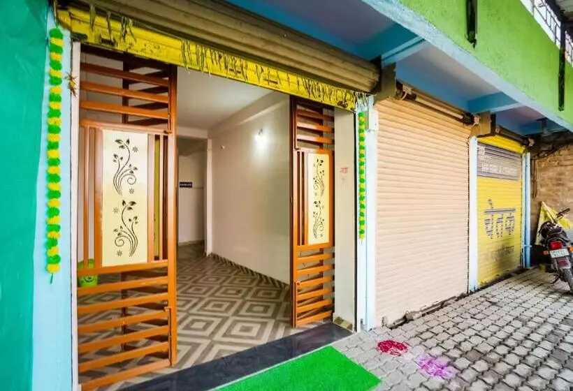 ホテル Oyo Anand Lodging & Restaurant