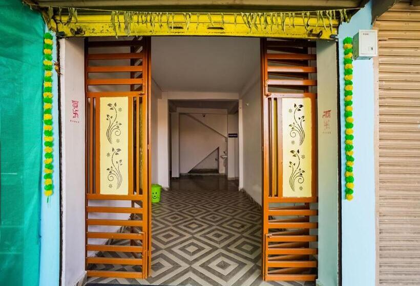 ホテル Oyo Anand Lodging & Restaurant