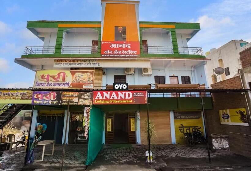 ホテル Oyo Anand Lodging & Restaurant