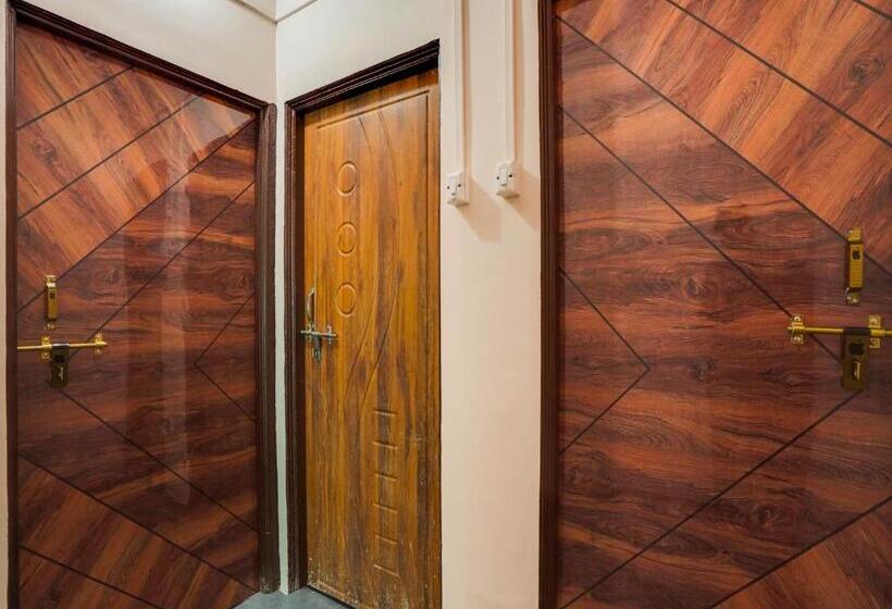 ホテル Oyo Anand Lodging & Restaurant