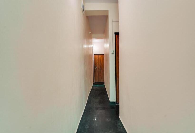 ホテル Oyo Anand Lodging & Restaurant