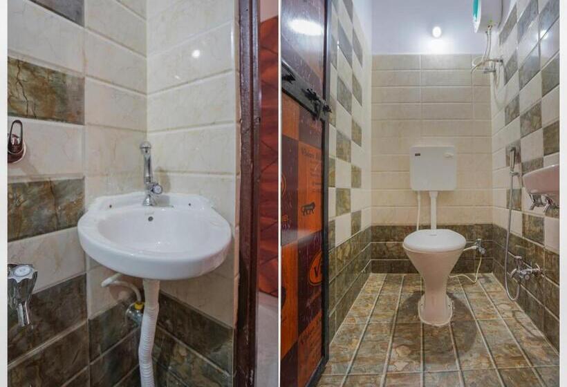 ホテル Oyo Anand Lodging & Restaurant