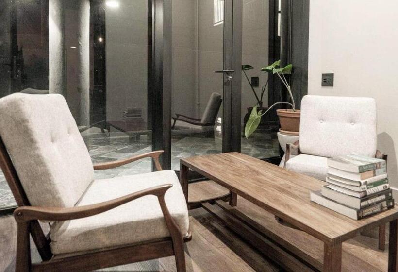 Отель Sandton Studio Luxury, Comfort & Unique Stay