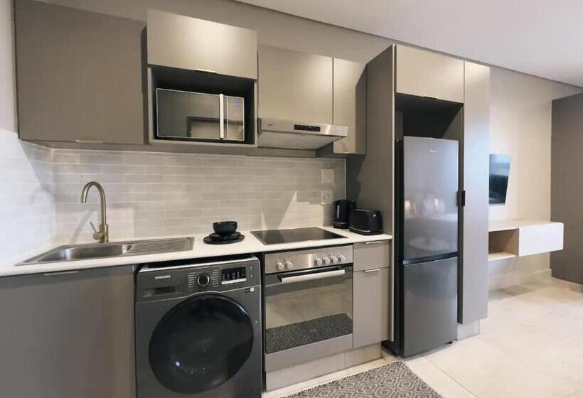 Отель Sandton Studio Luxury, Comfort & Unique Stay