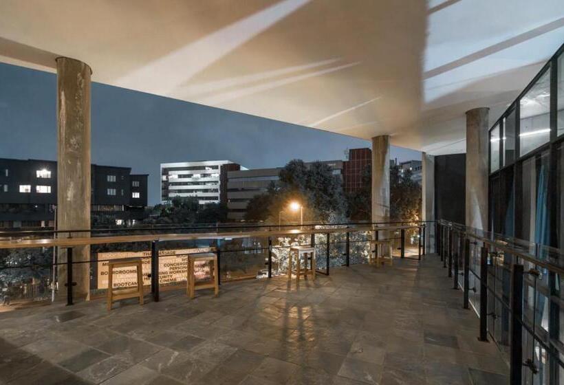 Отель Sandton Studio Luxury, Comfort & Unique Stay