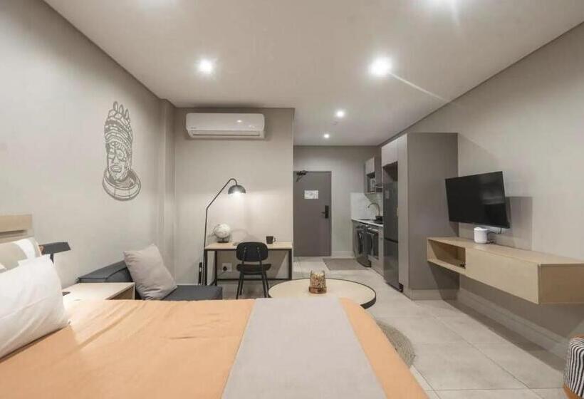 Отель Sandton Studio Luxury, Comfort & Unique Stay