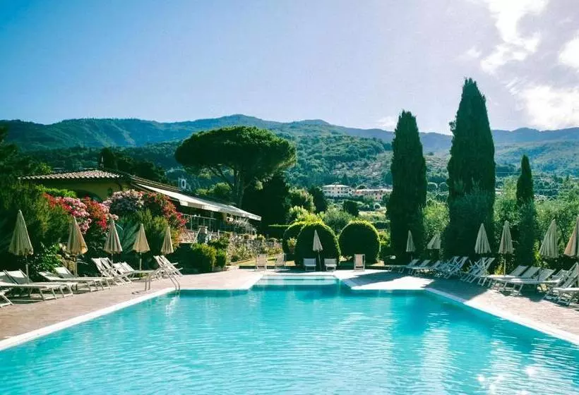 Isa Residence With Swimming Pool Surrounded By Tuscan Nature In San Donato Fronzano, Apartments With