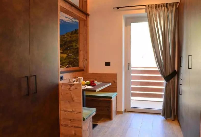 ペンション Aria Alpina Guest House Affittacamere