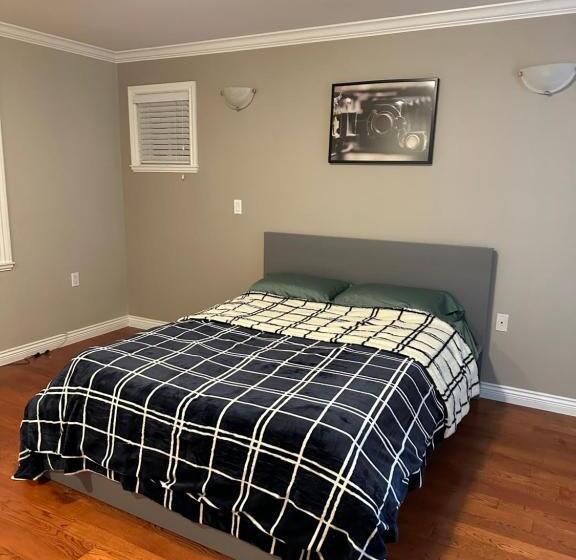 膳宿费 Charming Home In Surrey