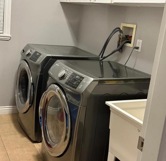 膳宿费 Charming Home In Surrey