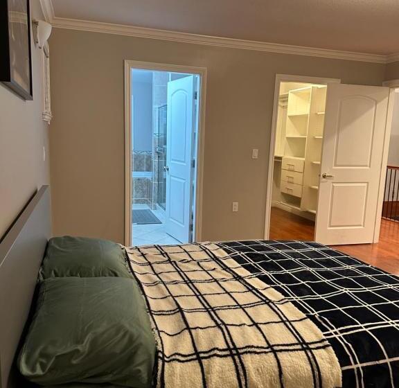 膳宿费 Charming Home In Surrey