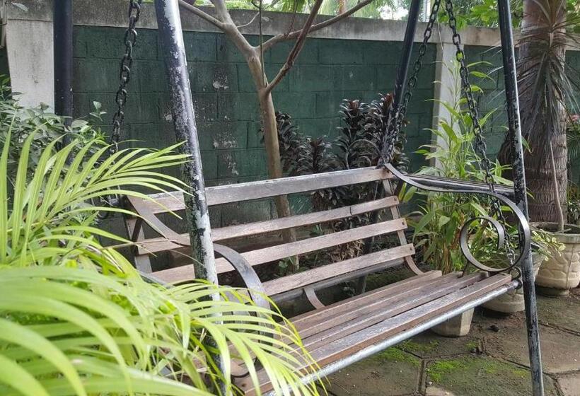 بنسيون Karavita Rest