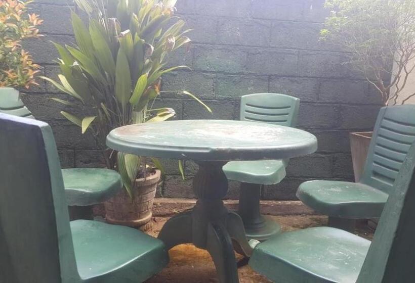 بنسيون Karavita Rest