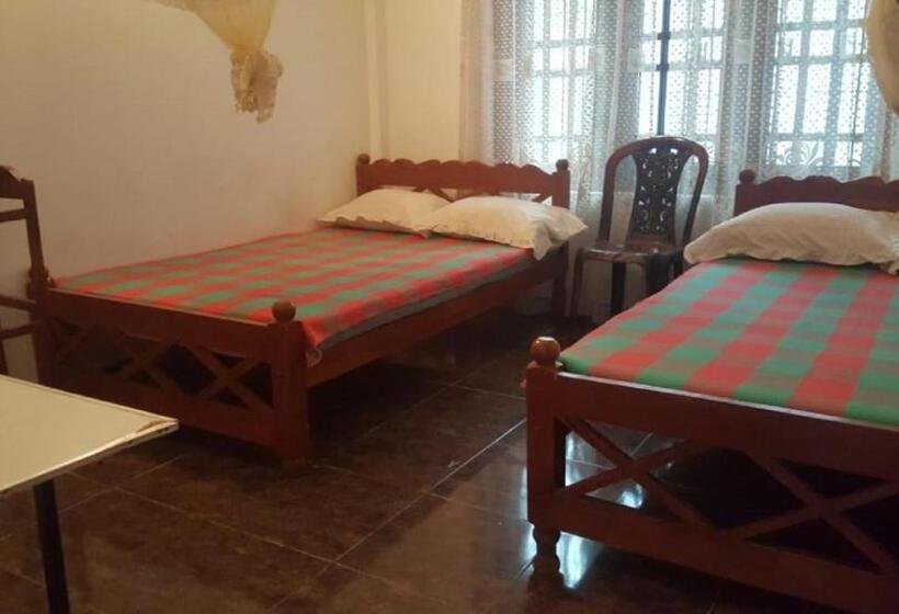 بنسيون Karavita Rest