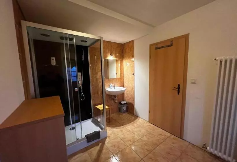 Majatalo Monteurunterkunft Zum Mohr