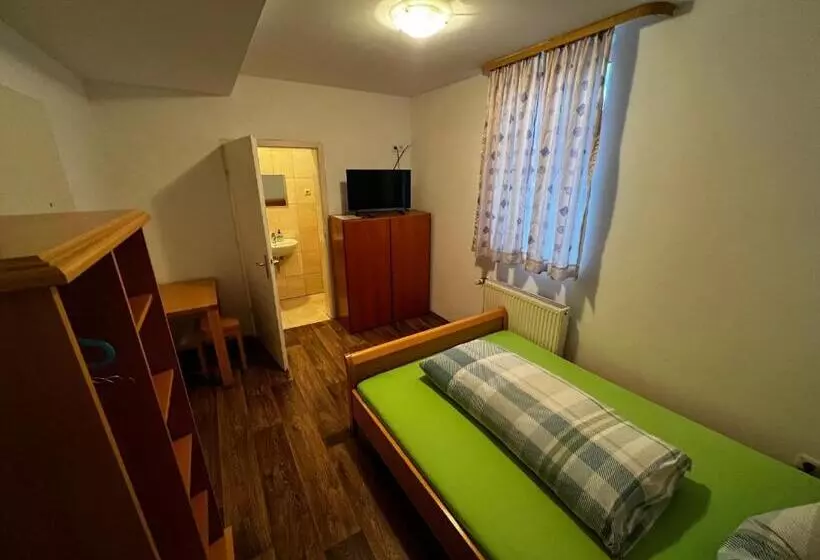 Majatalo Monteurunterkunft Zum Mohr