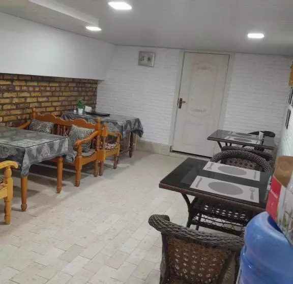 پانسیون Ravshan Guest House