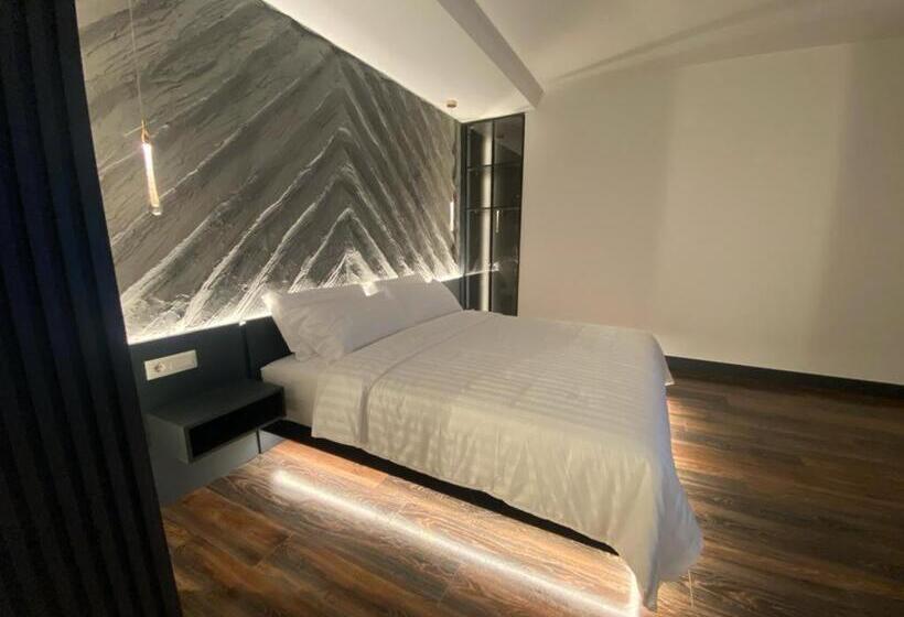 پانسیون Tirana Central Rooms