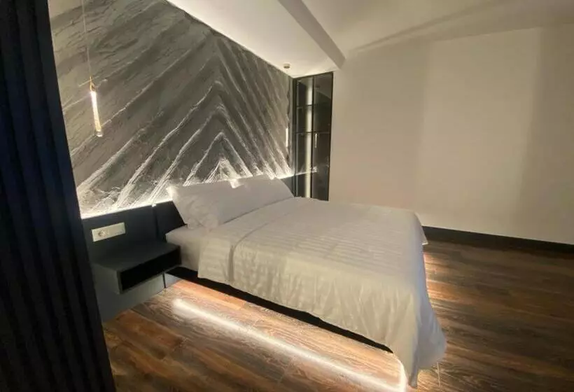 پانسیون Tirana Central Rooms