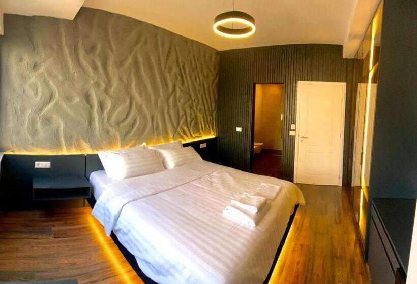 پانسیون Tirana Central Rooms