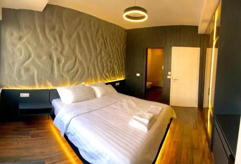 پانسیون Tirana Central Rooms