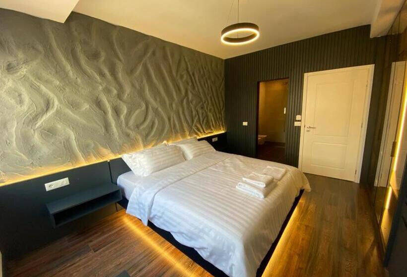 پانسیون Tirana Central Rooms