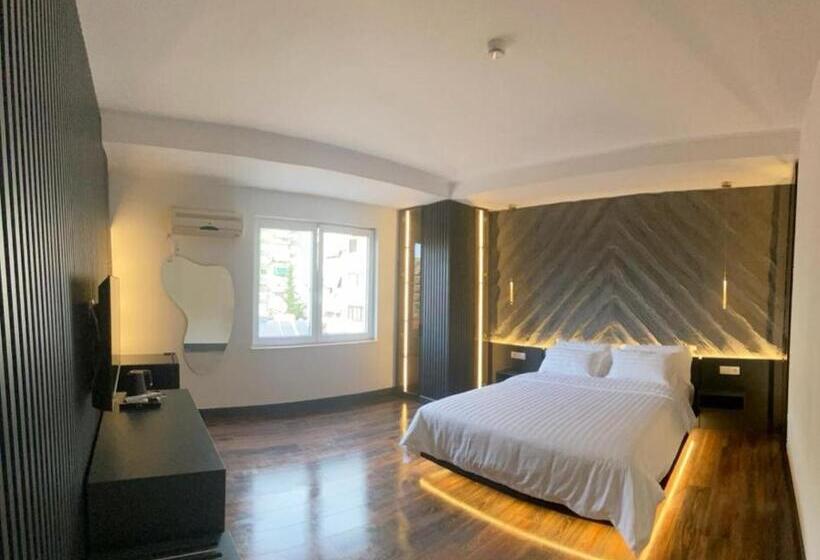 پانسیون Tirana Central Rooms