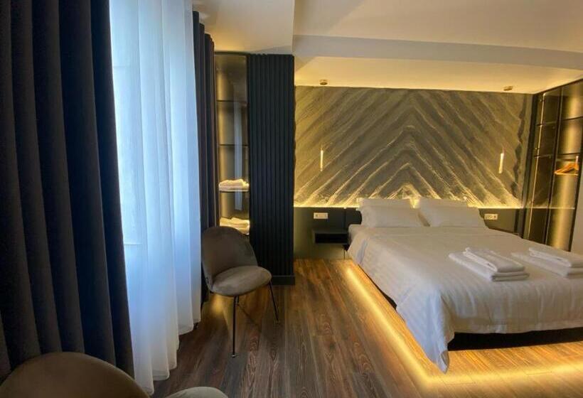 پانسیون Tirana Central Rooms