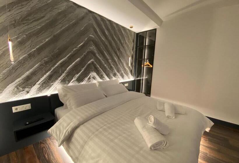 پانسیون Tirana Central Rooms