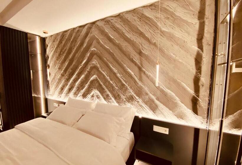 پانسیون Tirana Central Rooms