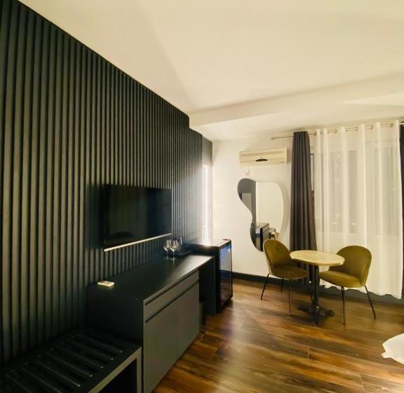 پانسیون Tirana Central Rooms