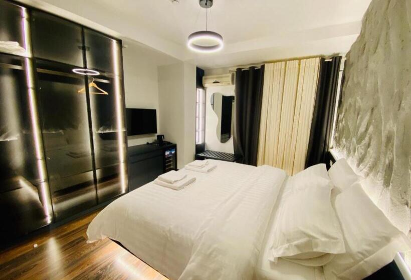 پانسیون Tirana Central Rooms