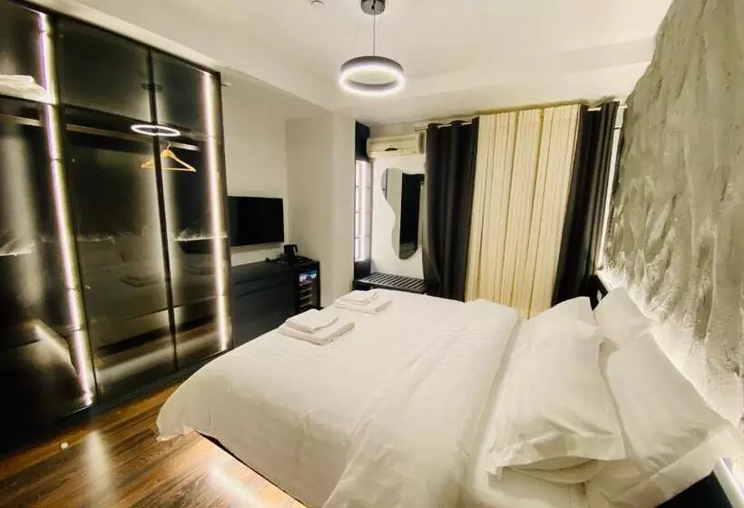 پانسیون Tirana Central Rooms