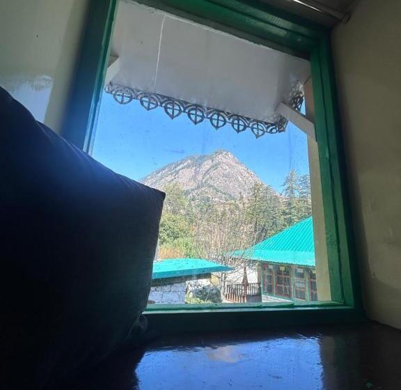 Aamiaismajoitus (B&B) The Hidden Dorf Cottage