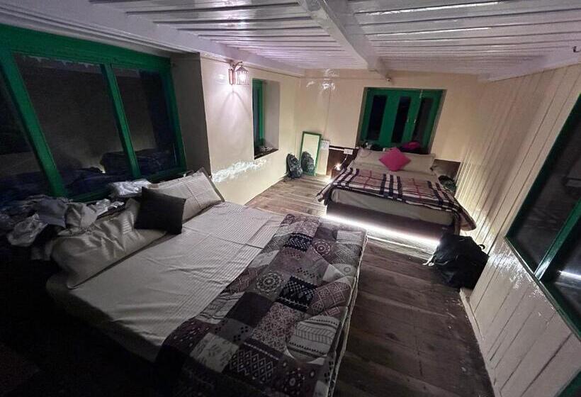 Aamiaismajoitus (B&B) The Hidden Dorf Cottage