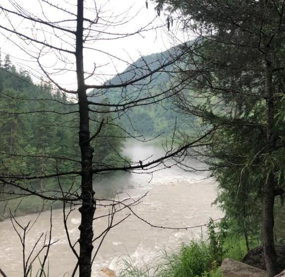 Aamiaismajoitus (B&B) The Hidden Dorf Cottage