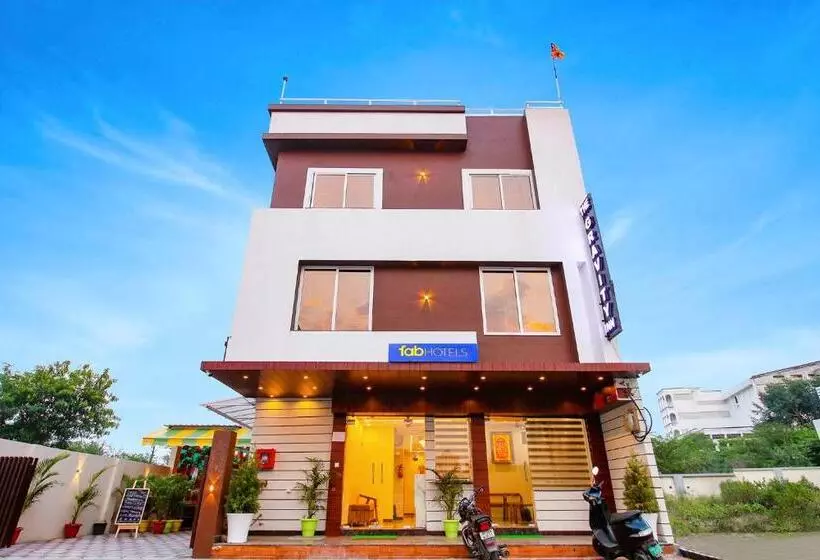 Fabhotel The Gravity Inn