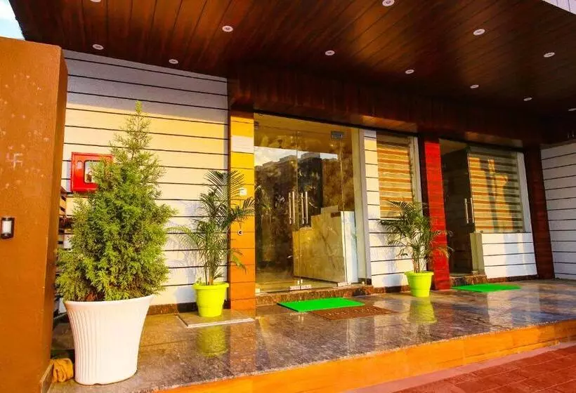 Fabhotel The Gravity Inn