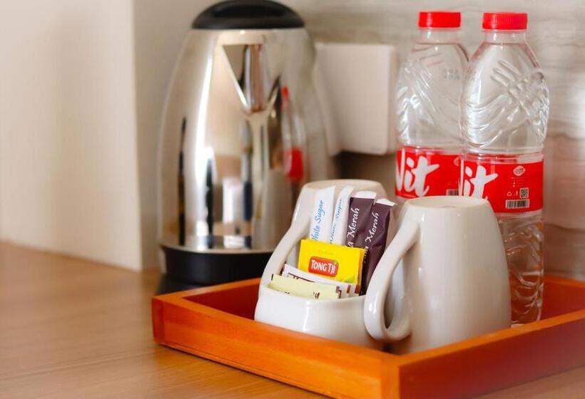 Front One Hotel Gombong