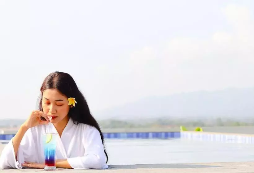 Front One Hotel Gombong