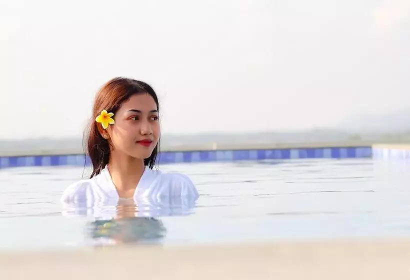 Front One Hotel Gombong