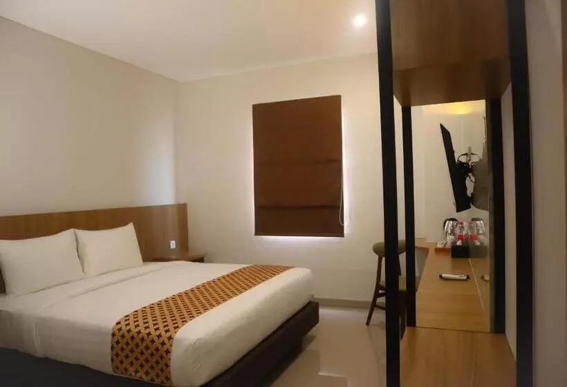 Front One Hotel Gombong