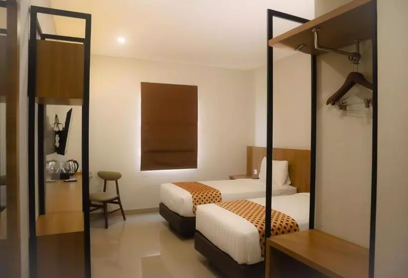 Front One Hotel Gombong