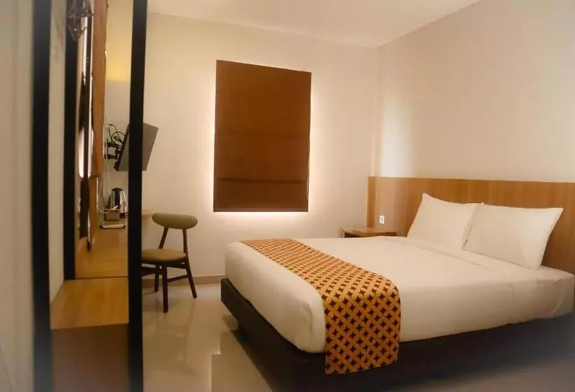 Front One Hotel Gombong