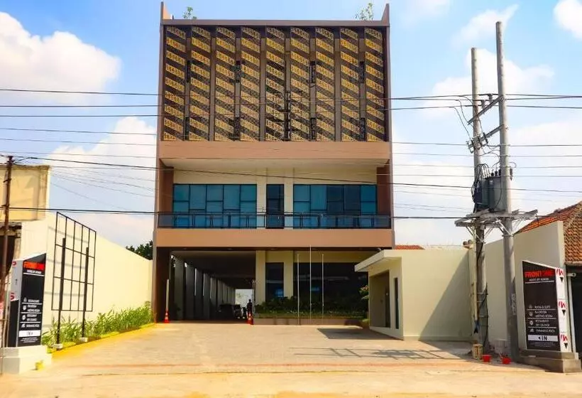 Front One Hotel Gombong