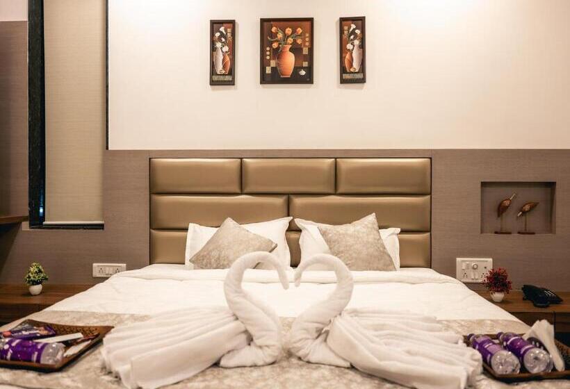 Отель Evershine Stay