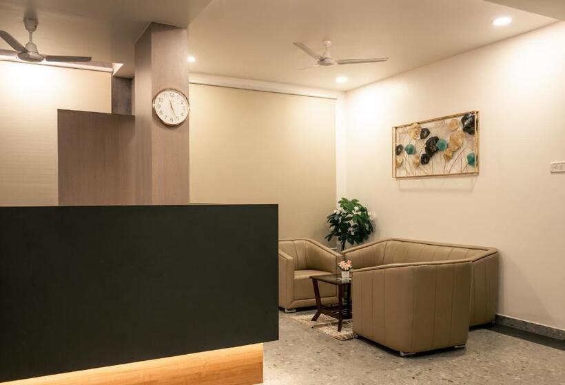 Отель Evershine Stay