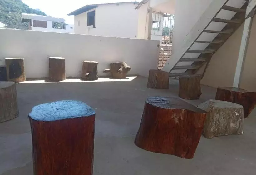 ホテル Hostel Leonardo Cinco Estrelas